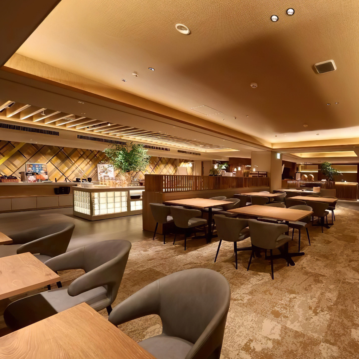 The HARBOR SAPPOROの道産木材を基調とした広々としたモダンな店内ダイニング全景