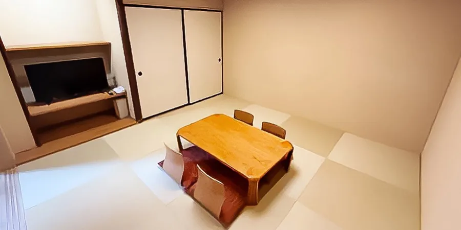 和室「集いの間」の室内。畳とテーブル